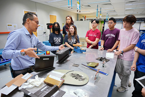 250515APWRK-AAIS-Aerospace Day-Boeing student visit-A1R00813