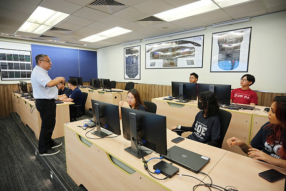 250515APWRK-AAIS-Aerospace Day-Boeing student visit-A1R00484