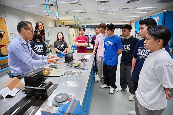250515APWRK-AAIS-Aerospace Day-Boeing student visit-A1R00795
