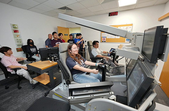 250515APWRK-AAIS-Aerospace Day-Boeing student visit-A1R00607