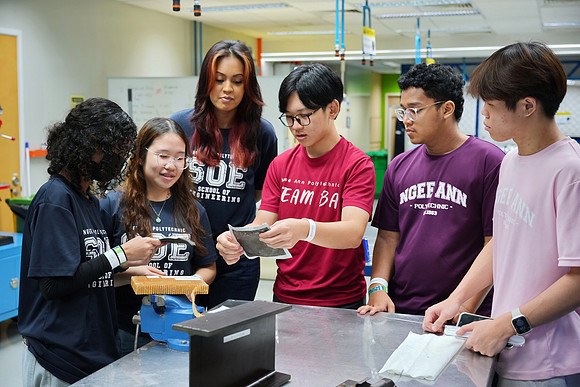 250515APWRK-AAIS-Aerospace Day-Boeing student visit-A1R00806