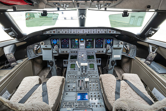 Bombardier Global 5000 Business Jet Cockpit