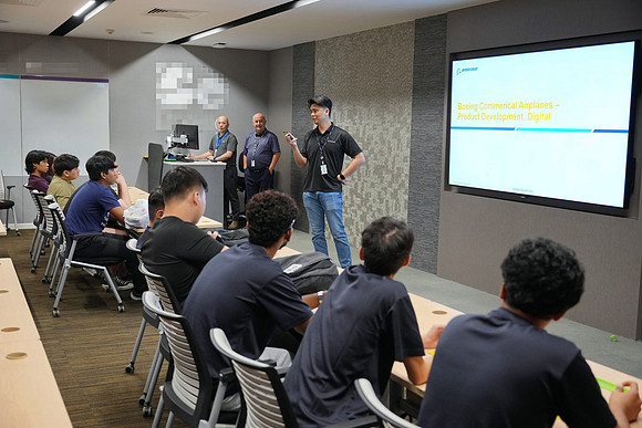 250515APWRK-AAIS-Aerospace Day-Boeing student visit-A1R00343