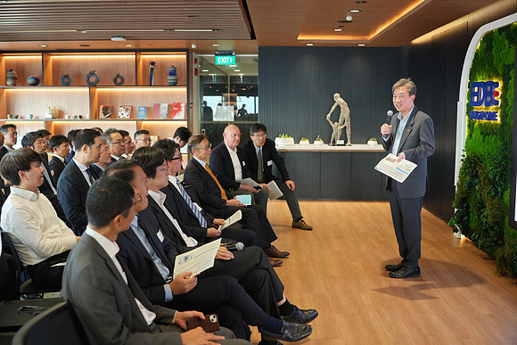 260903APWRK-AAIS-Japan Sg networking at EDB-R1_03411