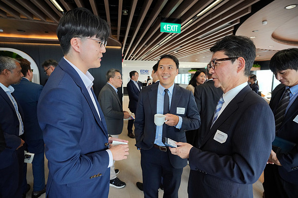 260903APWRK-AAIS-Japan Sg networking at EDB-R1_03515