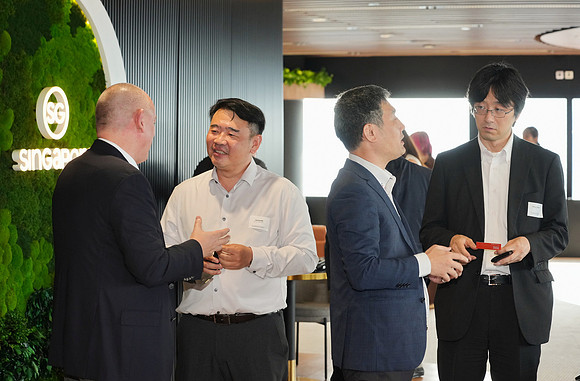 260903APWRK-AAIS-Japan Sg networking at EDB-R1_03015