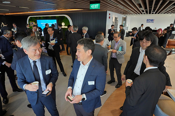260903APWRK-AAIS-Japan Sg networking at EDB-R1_03585