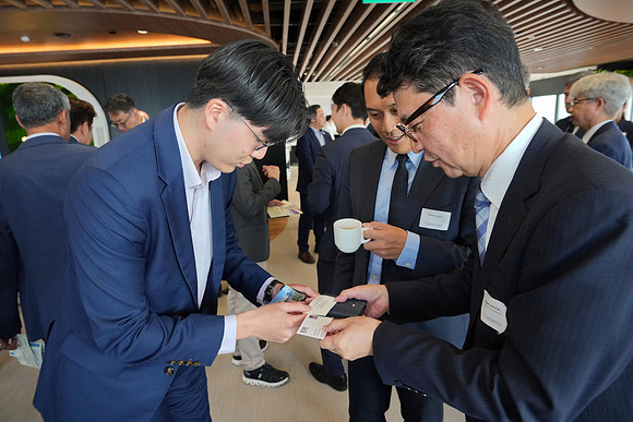 260903APWRK-AAIS-Japan Sg networking at EDB-R1_03504