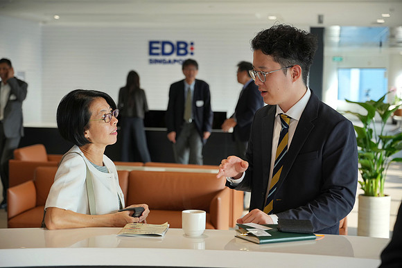 260903APWRK-AAIS-Japan Sg networking at EDB-R1_03593
