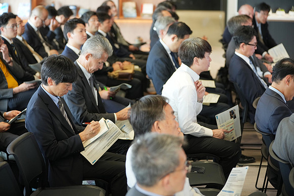 260903APWRK-AAIS-Japan Sg networking at EDB-R1_03378