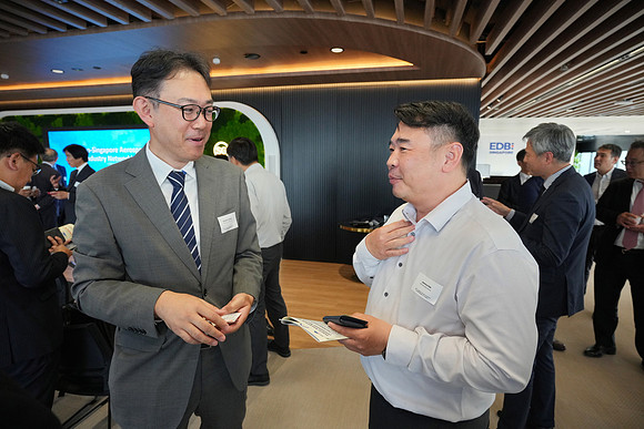 260903APWRK-AAIS-Japan Sg networking at EDB-R1_03539