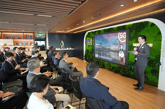 260903APWRK-AAIS-Japan Sg networking at EDB-R1_03270