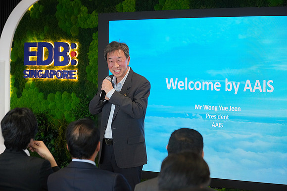 260903APWRK-AAIS-Japan Sg networking at EDB-R1_03051