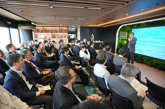 260903APWRK-AAIS-Japan Sg networking at EDB-R1_03087