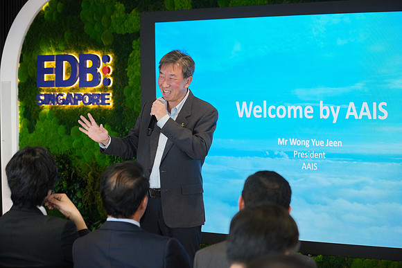 260903APWRK-AAIS-Japan Sg networking at EDB-R1_03047
