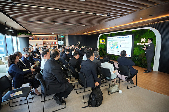 260903APWRK-AAIS-Japan Sg networking at EDB-R1_03210