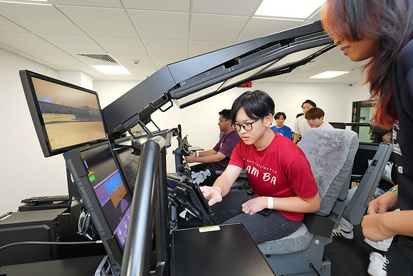 250515APWRK-AAIS-Aerospace Day-Boeing student visit-A1R00377