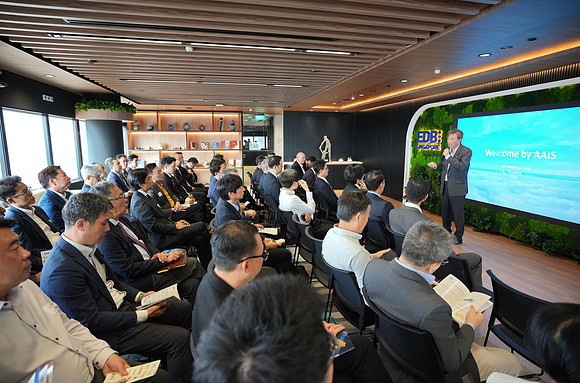 260903APWRK-AAIS-Japan Sg networking at EDB-R1_03084
