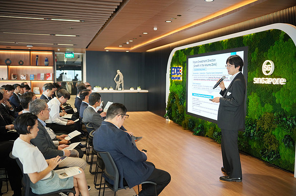 260903APWRK-AAIS-Japan Sg networking at EDB-R1_03355