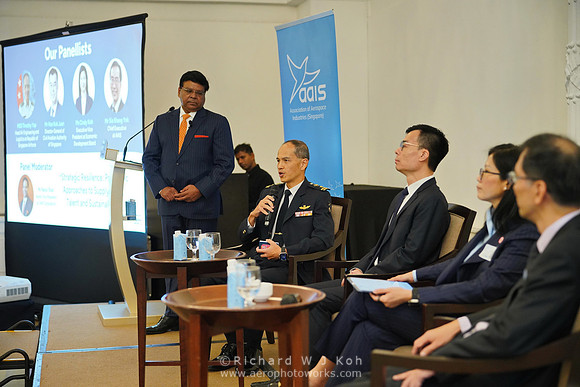 230721APWRK-AAIS-Aero Leadership Dialogue-0874-7R304856