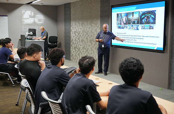 250515APWRK-AAIS-Aerospace Day-Boeing student visit-A1R00336