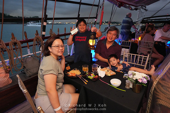 231129APWRK-Fokker-year end party, Royal Albatross-310-A1R05101