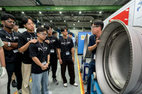 250515APWGC-AAIS-Aerospace Day-Barnes Aerospace student visit