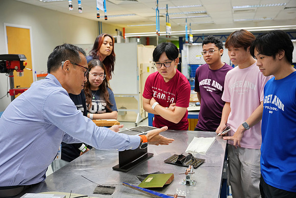 250515APWRK-AAIS-Aerospace Day-Boeing student visit-A1R00802