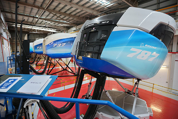 250515APWRK-AAIS-Aerospace Day-Boeing student visit-A1R00782