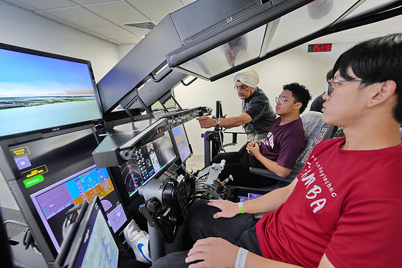 250515APWRK-AAIS-Aerospace Day-Boeing student visit-A1R00433