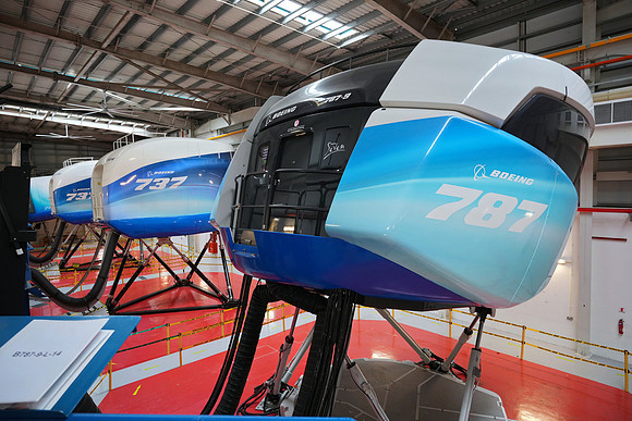 250515APWRK-AAIS-Aerospace Day-Boeing student visit-A1R00784
