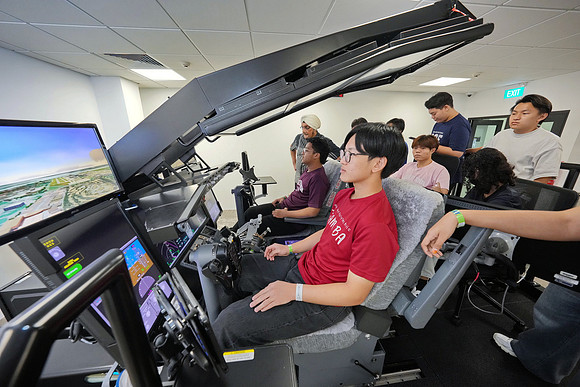 250515APWRK-AAIS-Aerospace Day-Boeing student visit-A1R00435