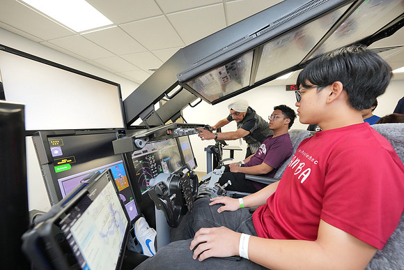 250515APWRK-AAIS-Aerospace Day-Boeing student visit-A1R00425