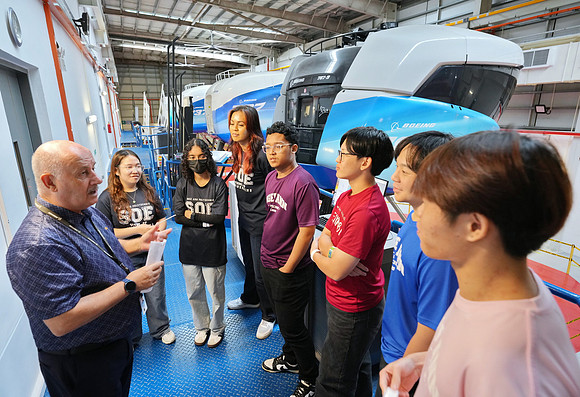 250515APWRK-AAIS-Aerospace Day-Boeing student visit-A1R00775
