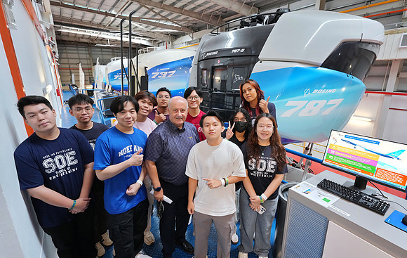 250515APWRK-AAIS-Aerospace Day-Boeing student visit-A1R00636