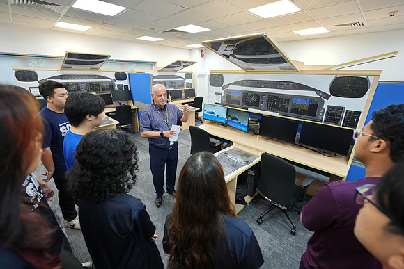 250515APWRK-AAIS-Aerospace Day-Boeing student visit-A1R00552