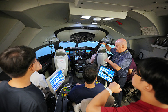 250515APWRK-AAIS-Aerospace Day-Boeing student visit-A1R00659