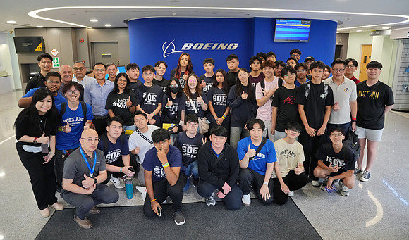 250515APWRK-AAIS-Aerospace Day-Boeing student visit-A1R00929