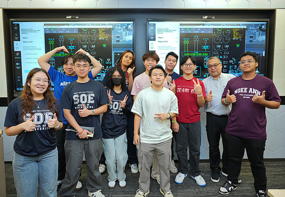 250515APWRK-AAIS-Aerospace Day-Boeing student visit-A1R00521