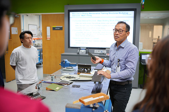 250515APWRK-AAIS-Aerospace Day-Boeing student visit-A1R00817