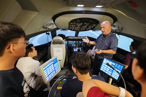 250515APWRK-AAIS-Aerospace Day-Boeing student visit-A1R00677